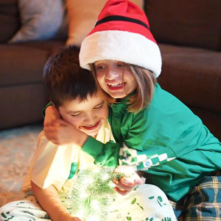 Eaton Fire Survivors, Altadena Twins to Join Governor Newsom in 94th Annual Capitol Tree Lighting Ceremony